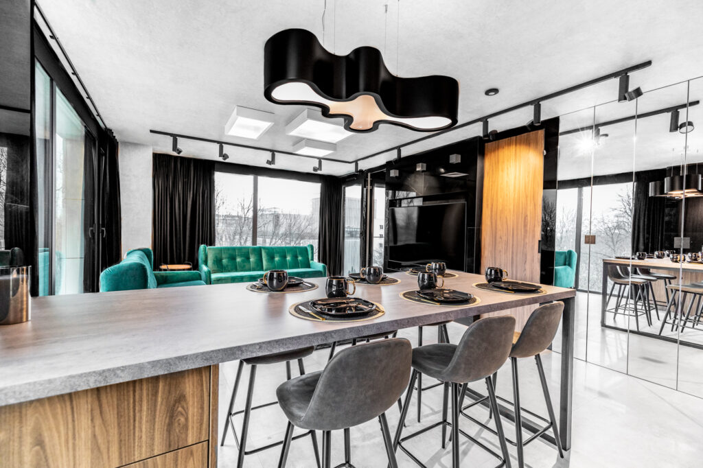 Home staging, czyli atrakcyjne zaaranżowanie wnętrza, znacząco zwiększa zainteresowanie ofertą.